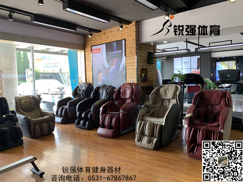 熊猫体育官网体育旗舰店内的按摩椅