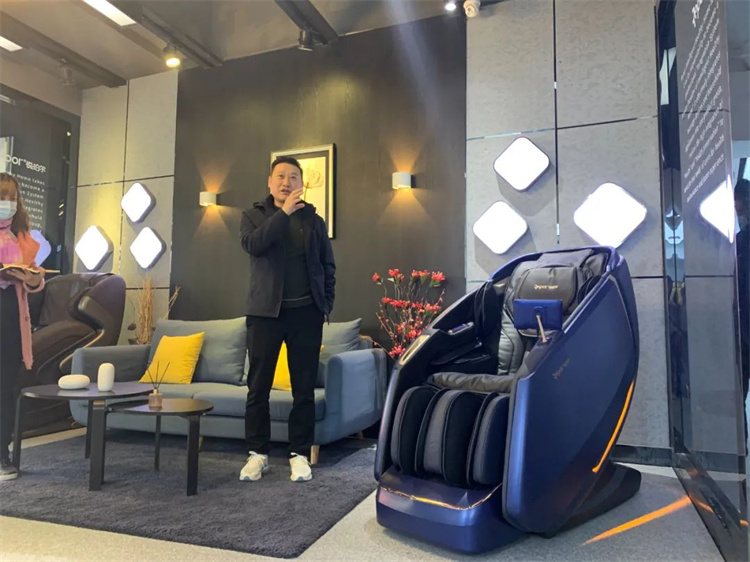 熊猫体育官网体育集团旗下品牌—锐珀尔举行新款4D穴感总裁按摩椅S500内训会