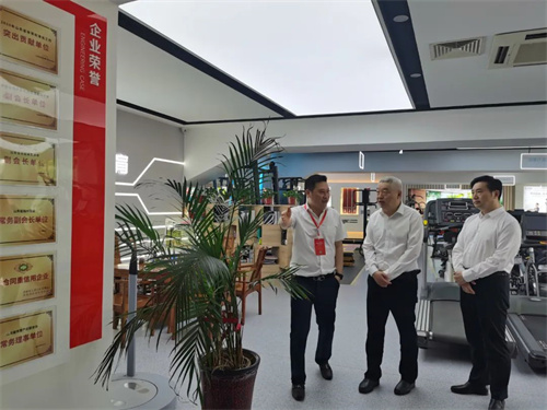 临沂市政府王映海副市长一行莅临熊猫体育官网体育集团济南省体旗舰店
