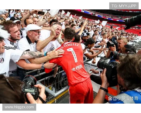 伊萨克近期比赛风格表现稳健，跑位灵活且射术持续提升