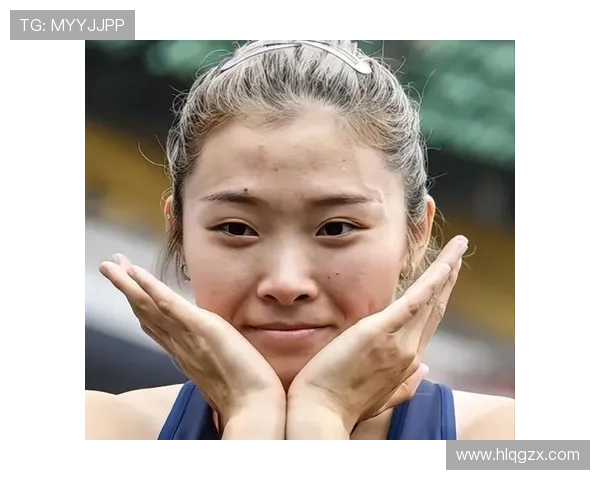 吴艳妮赛前涂指甲油的样子，真不像来比赛的